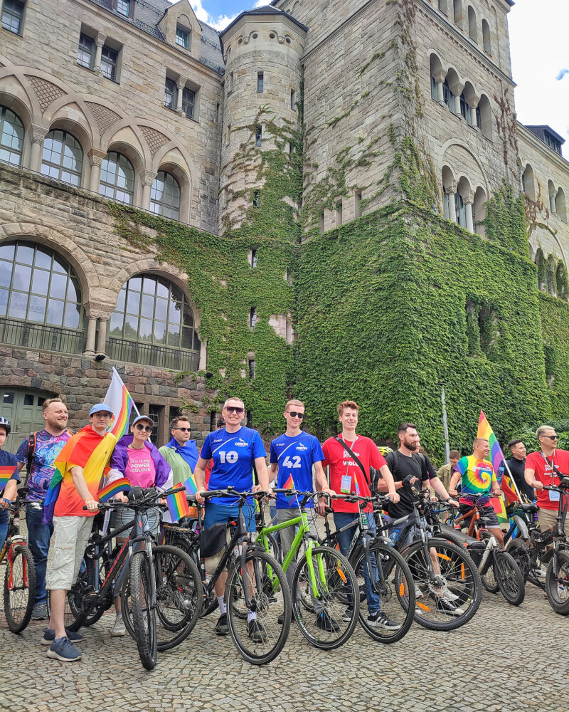 Oriona na przejeździe rowerowym w ramach Poznań Pride 2024